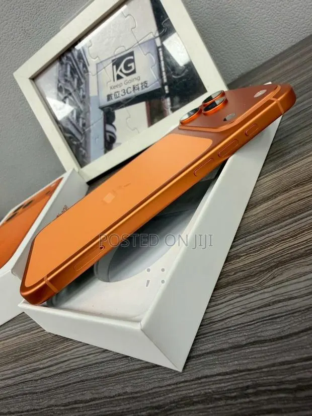 Apple iPhone 17 Pro Max 512 GB Orange · Photo 1