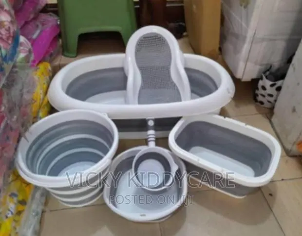 6 PCS Foldable Baby Bath Tub Set · Photo 1