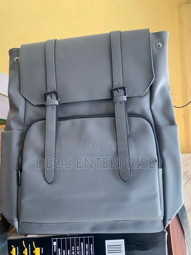 Minimalist Premium Backpack · Photo 1