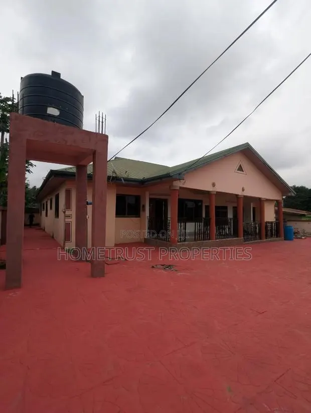 3bdrm Apartment in Pokuase Amanfrom for rent · Photo 1