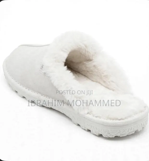 White Cozy Fur Slipper - Beautiful Indoor - Unisex - Size 40-45 · Photo 1
