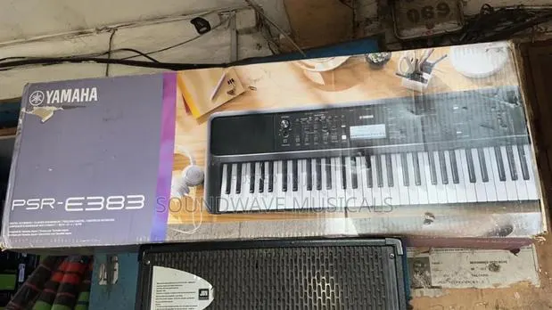 Yamaha Psr 383 Keyboard · Photo 1