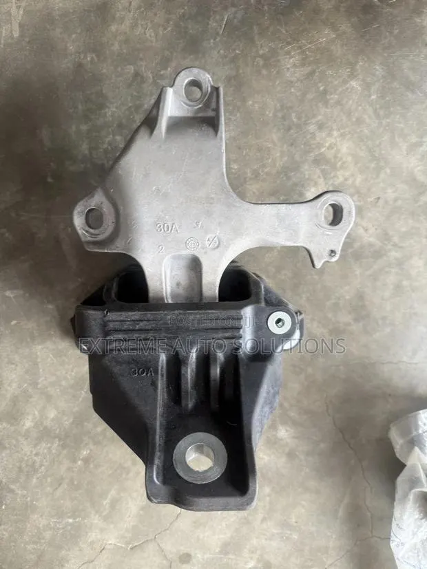 Honda Accord 2022-2023-2024-2025- Engine Seat Top · Photo 1