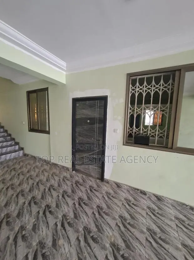 1bdrm Apartment in Madina Un, Zongo Junction for rent · Photo 1