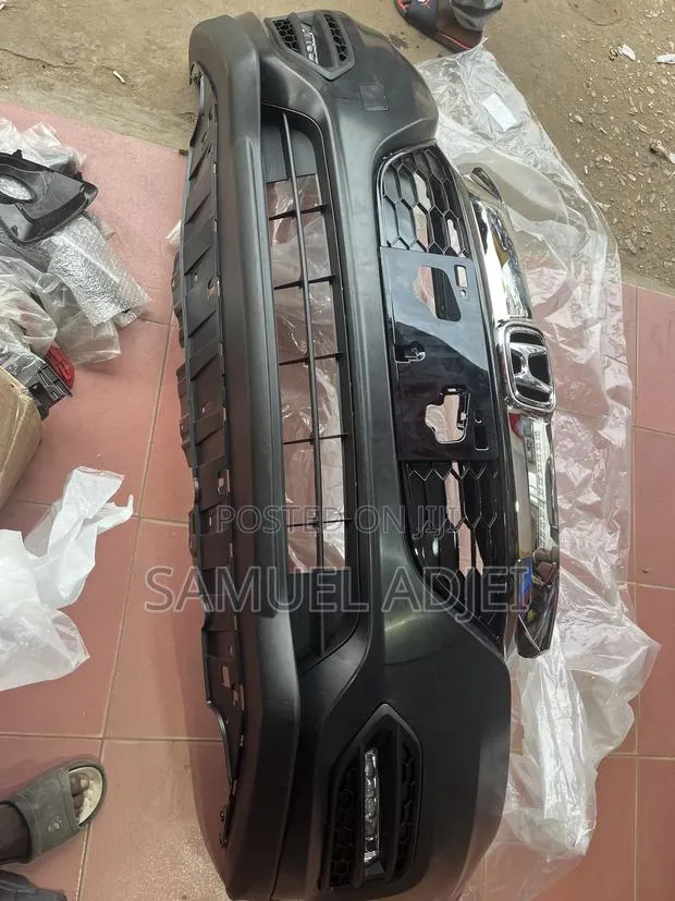 Honda HRV 2019,2020,2021,2022 Front Bumper Complete Touring/ High · Photo 1
