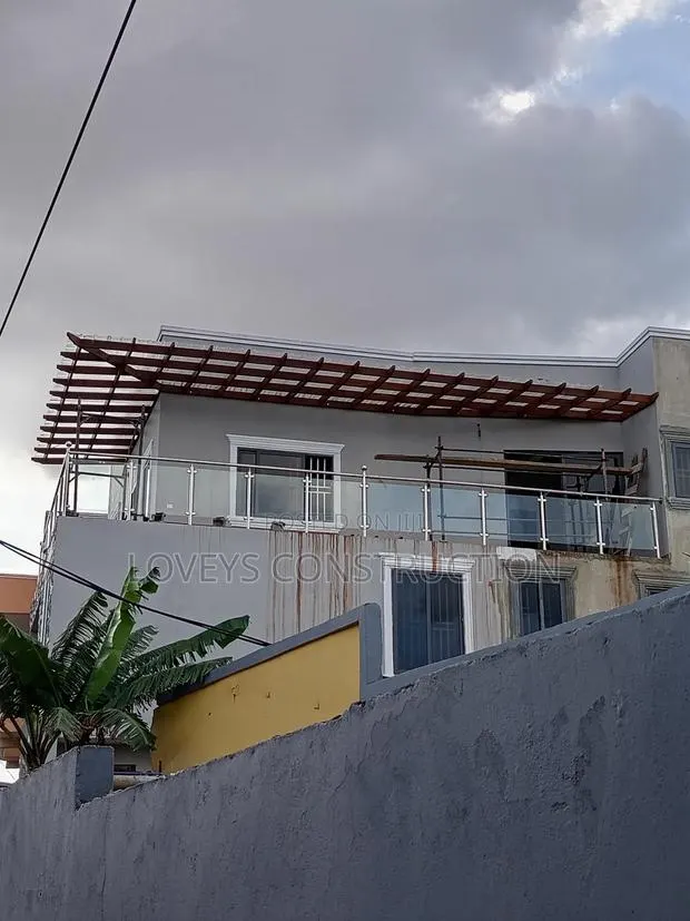 Lovey's Pergola · Photo 1