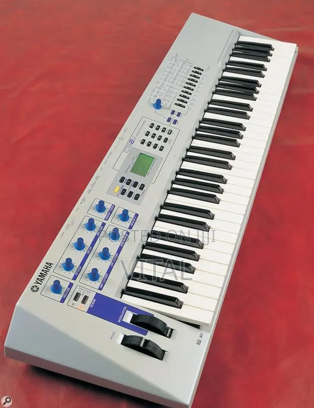 Yamaha Cs2x /Synthesizer · Photo 1