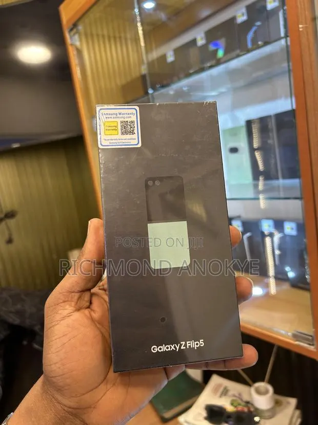 New Samsung Galaxy Z Flip 5 256 GB · Photo 1