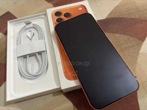 Apple iPhone 17 Pro Max 512 GB Orange · Photo 1