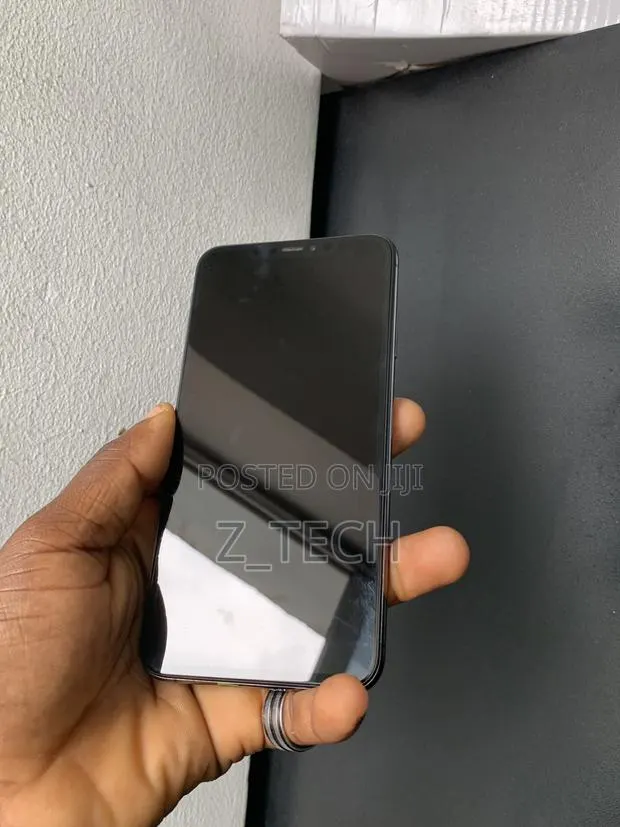 Apple iPhone XS Max 64 GB Black · Photo 1