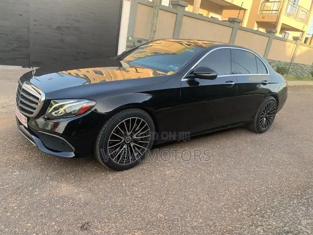 Mercedes-Benz E300 2018 Black · Photo 1