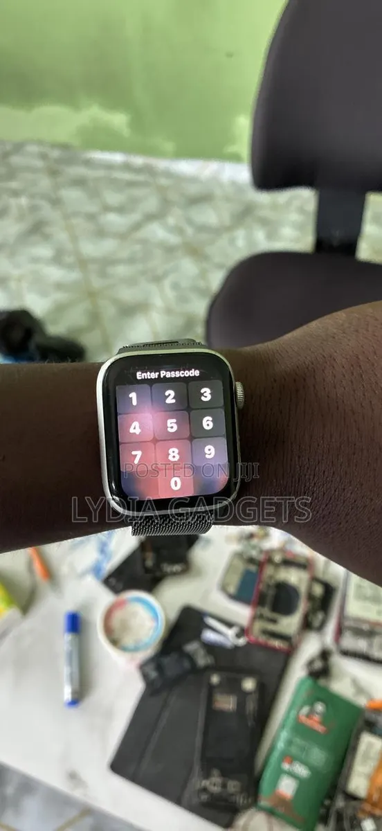 Apple Watch SE · Photo 1