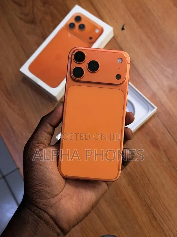 Apple iPhone 17 Pro Max 512 GB Orange · Photo 1
