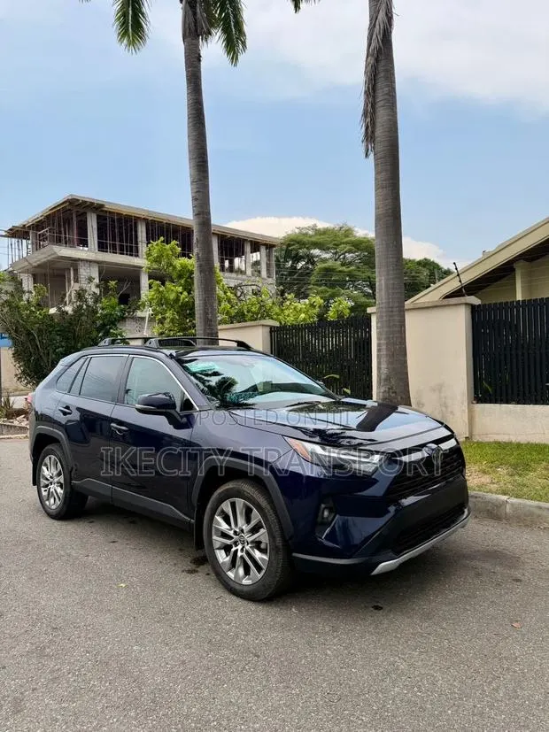 Toyota RAV4 XLE Premium AWD 2023 Blue · Photo 1