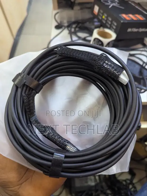 Ultra High Speed Hdmi · Photo 1
