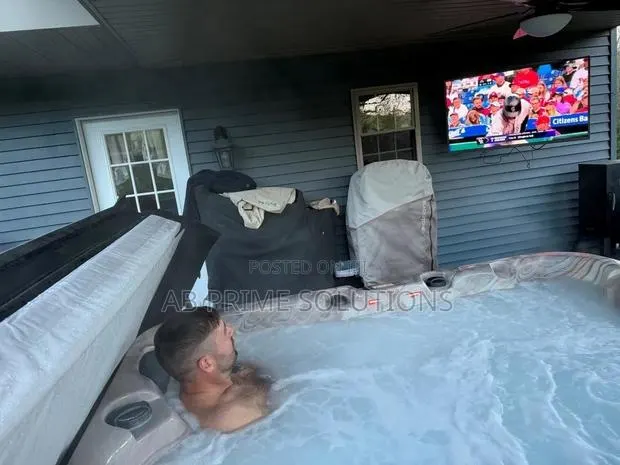 55”inches Waterproof Outdoor Television. · Photo 1