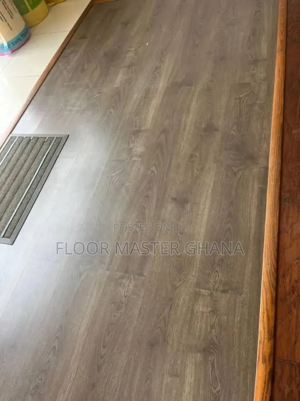 Laminate and SPC Floors · Photo 1