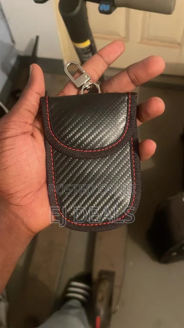 Faraday Pouch ( Anti Theft ) for Keyless Entry Fobs Cars Cards · Photo 1