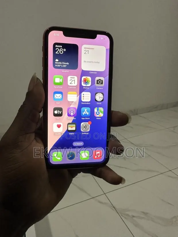 Apple iPhone XR 128 GB Orange · Photo 1