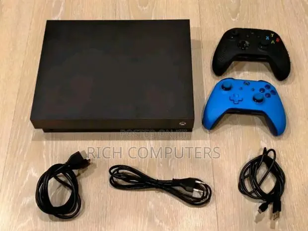 Xbox One X Black · Photo 1