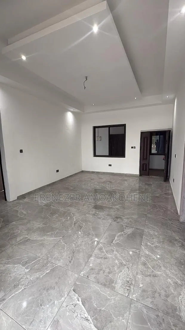 3bdrm Apartment in 7 Brother Apartments, Overhead for rent · Photo 1