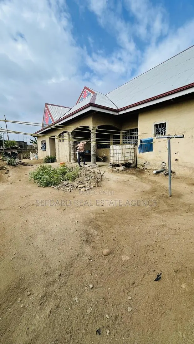 10bdrm House in Sefdard Properties, Amasaman for sale · Photo 1