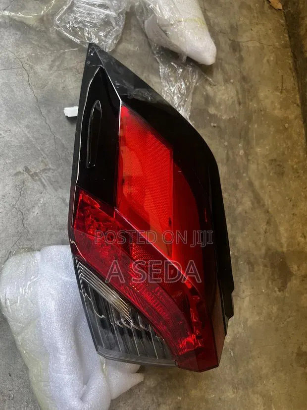Toyota RAV4 2019 2020 2021 2022 2023 2024 2025 Taillight Pair · Photo 1