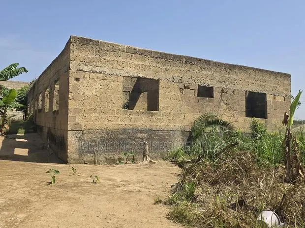 Uncompleted House at Nyankyerenyease for Outright Sale · Photo 1