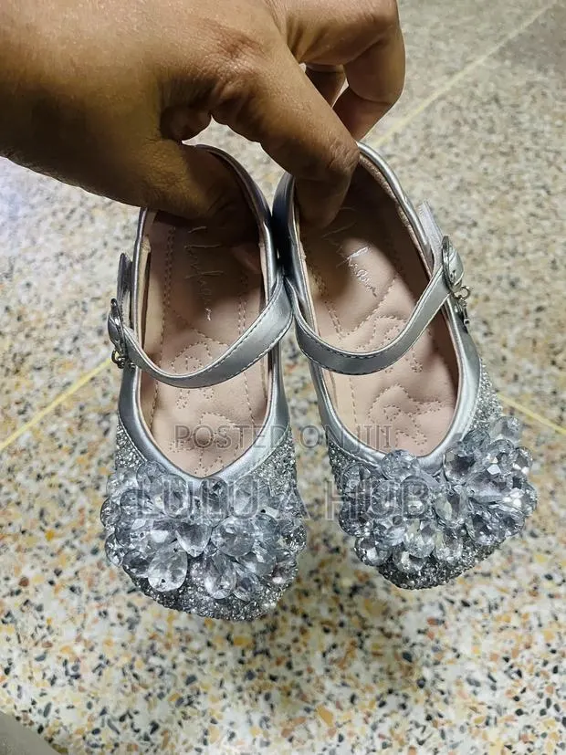 Kids Shoes · Photo 3