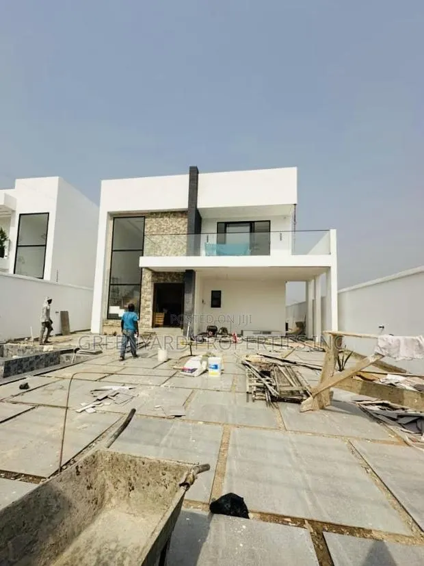4bdrm Duplex in Botwe for sale · Photo 1