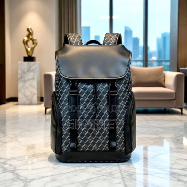 Casual Leather and Canvas Bagpack · Photo 1