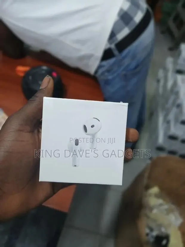 Apple Airpods 4 (4th Generation). · Photo 1