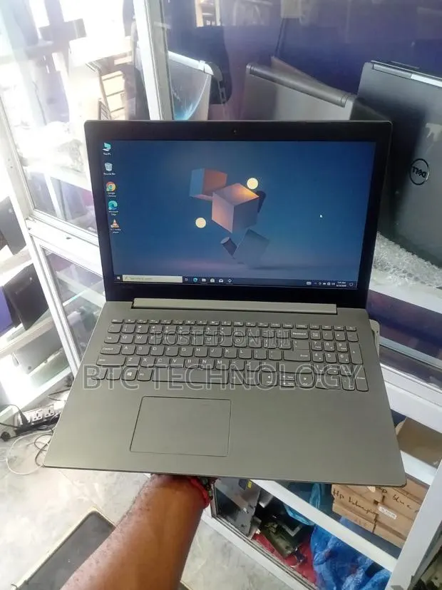 Laptop Lenovo IdeaPad 330 4GB Intel Celeron HDD 500GB · Photo 1
