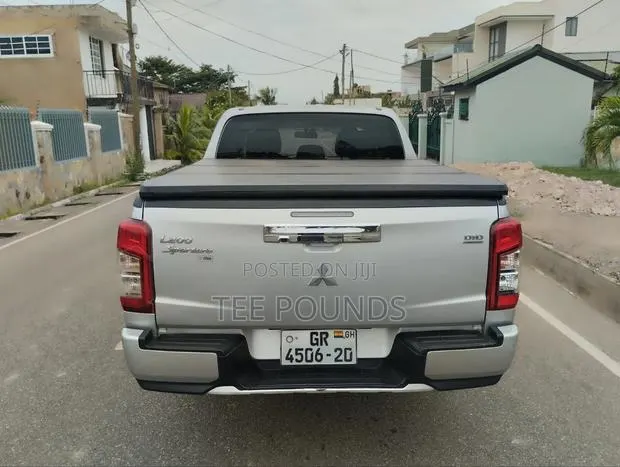 Mitsubishi L200 2020 Silver · Photo 1