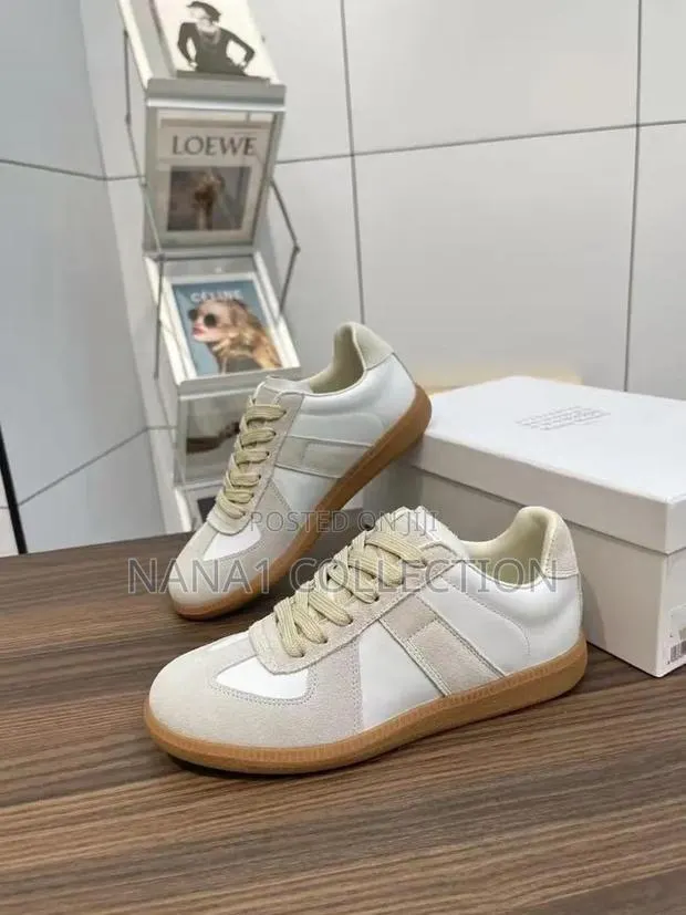 Maison Margiela Replica Low - Top Sneakers in Four Colors · Photo 4