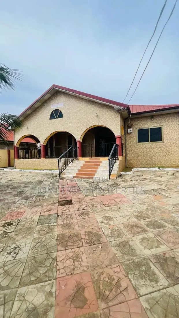5bdrm House in Amasaman China Mall for rent · Photo 1