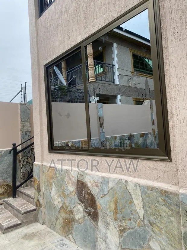 Mawuli Glass Works · Photo 1