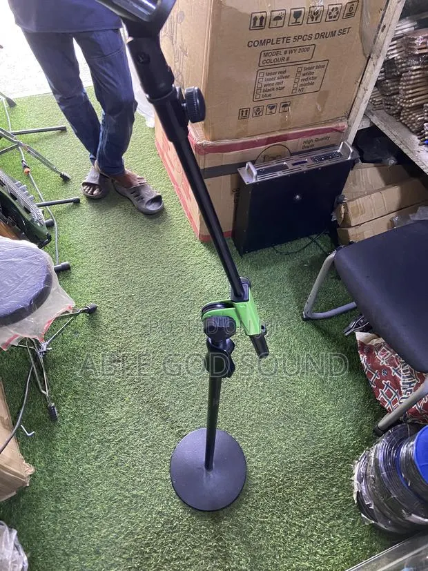 Round Base Microphone Stand · Photo 1