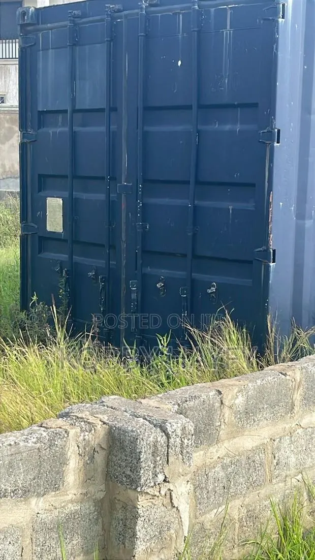 20footer Container · Photo 1