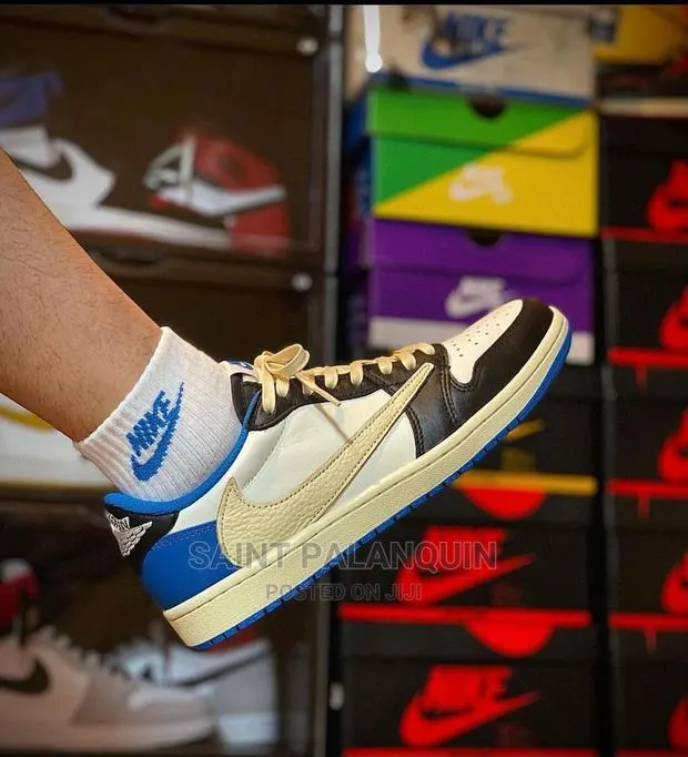 Nik Air Travis · Photo 1
