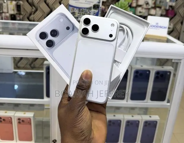 Apple iPhone 17 Pro Max 512 GB Silver · Photo 1