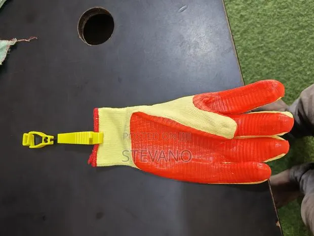 Gloves Holder Clips · Photo 1
