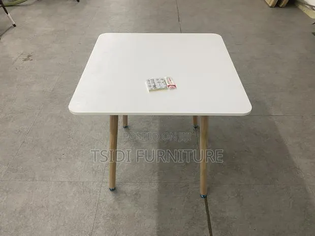 Quality White Table · Photo 1