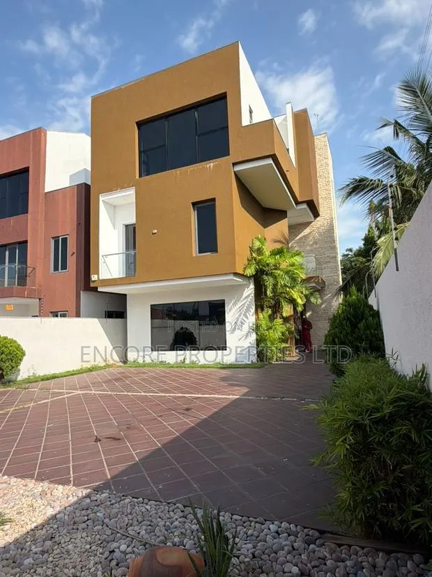 6bdrm House in East Legon for sale · Photo 1