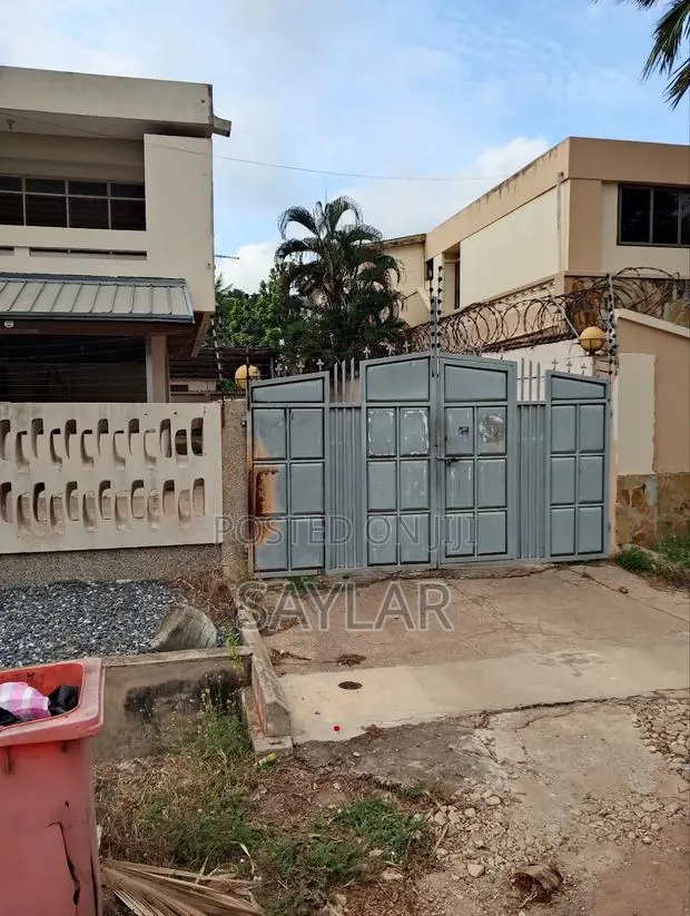 5bdrm Mansion in Enjoyy Estates, Tema Metropolitan for sale · Photo 1