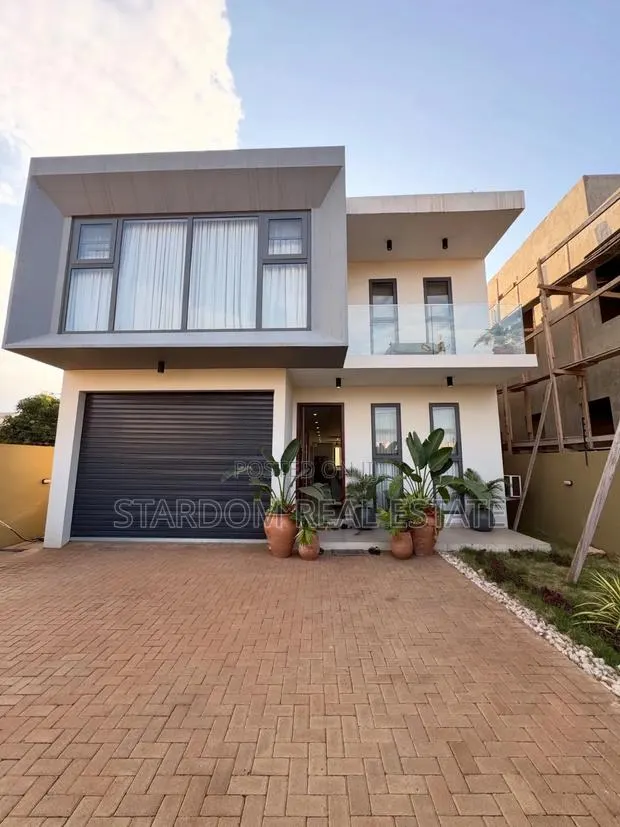 Furnished 4bdrm Duplex in Adenta, Barrier for rent · Photo 1
