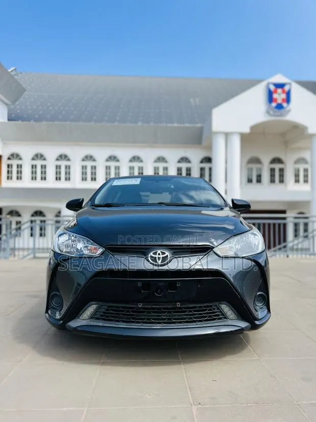 Toyota Yaris L Hatchback 5dr 2016 Black · Photo 1