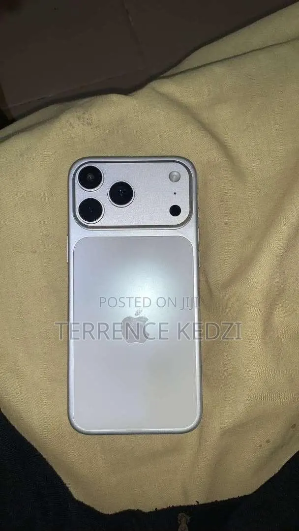 Apple iPhone 17 Pro Max 1 TB White · Photo 1