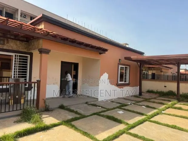 3bdrm House in Magnificent, The Mall for rent · Photo 1