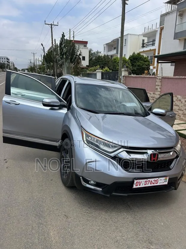 Honda CR-V Touring 4dr SUV AWD (1.5L 4cyl CVT) 2017 Silver · Photo 1